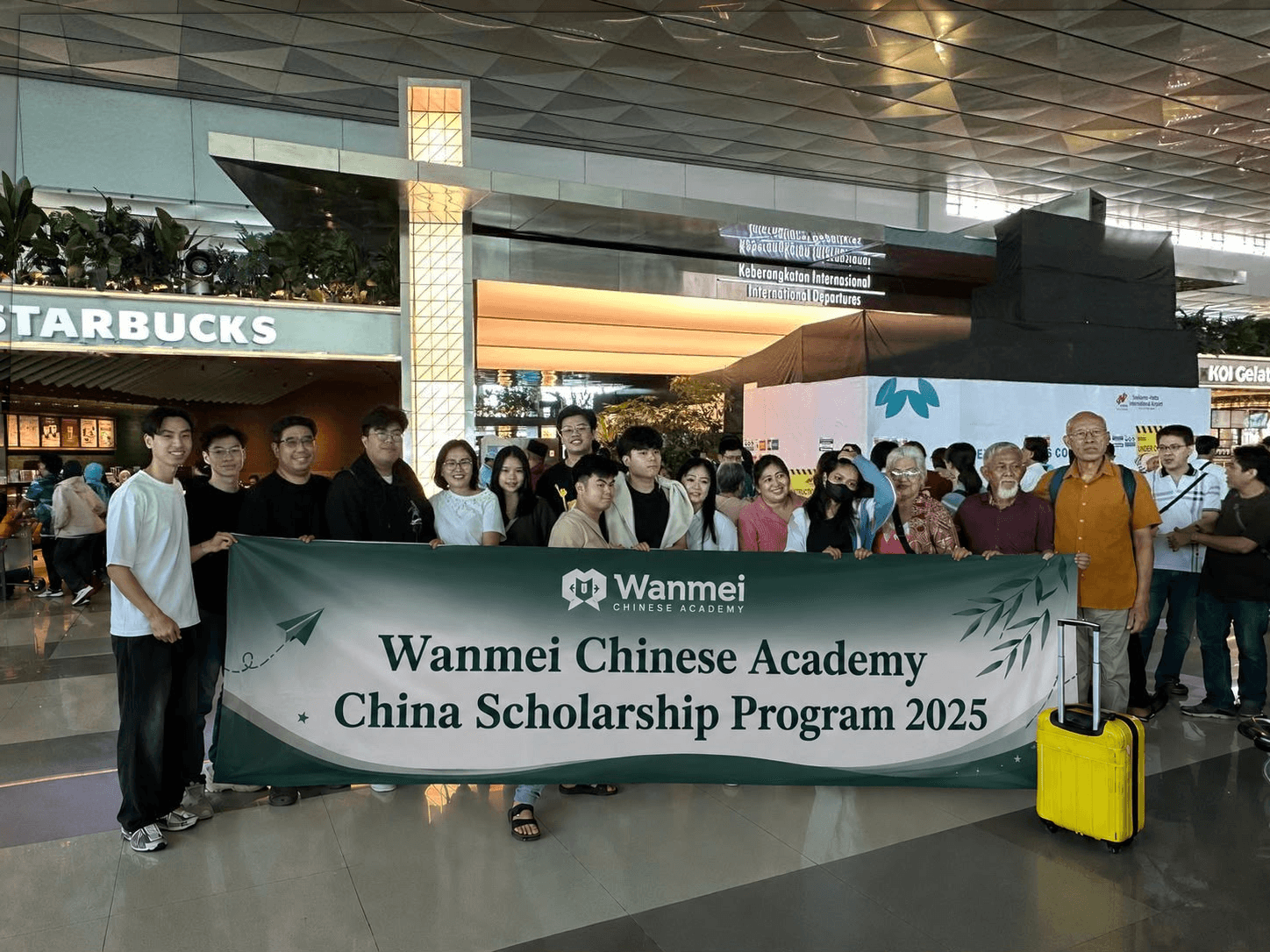 Dokumentasi siswa dan pendamping Wanmei Chinese Academy dalam program beasiswa China 2025.